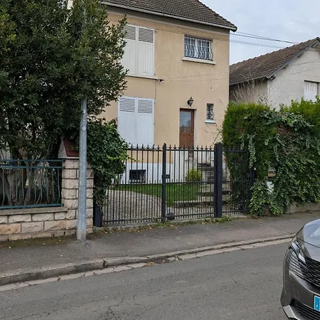 Apartment Calme Dans Un Quartier Residentiel - Proche Paris *