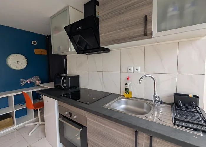 Calme Dans Un Quartier Residentiel - Proche Paris Apartment