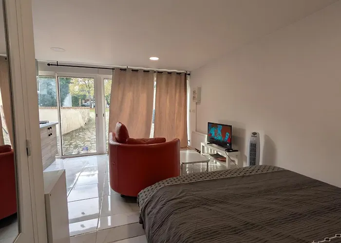 Calme Dans Un Quartier Residentiel - Proche Paris * Houilles